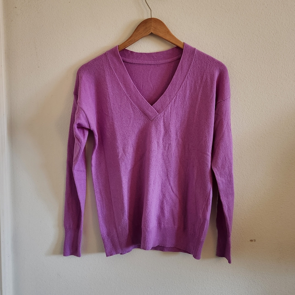 Pink purple ish v neck long sleeves sweater